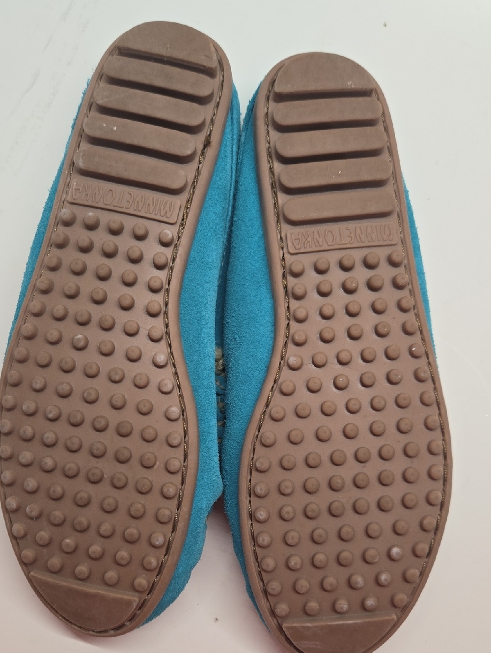 Like New Minnetonka Women’s Turquoise Suede Moccasin Slippers 8.5 - Picture 2 of 5
